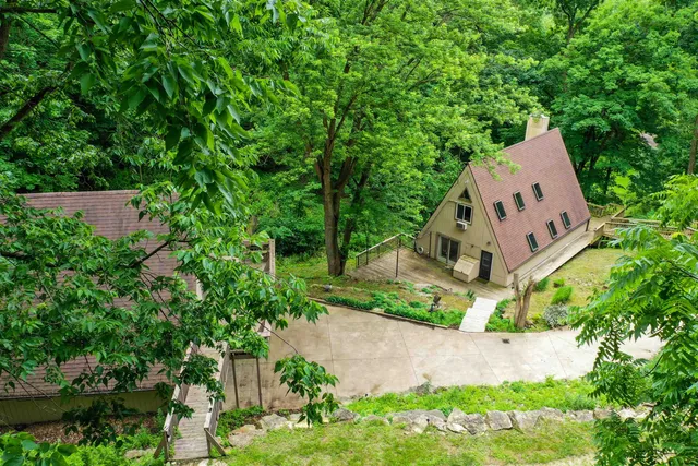 $325,000 | 1002 Tanglewood Drive, Mcgregor, IA 52157