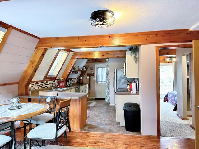 $325,000 | 1002 Tanglewood Drive, Mcgregor, IA 52157