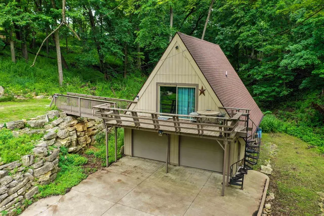 $325,000 | 1002 Tanglewood Drive, Mcgregor, IA 52157