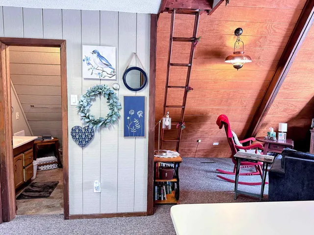 $325,000 | 1002 Tanglewood Drive, Mcgregor, IA 52157