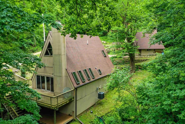 $325,000 | 1002 Tanglewood Drive, Mcgregor, IA 52157