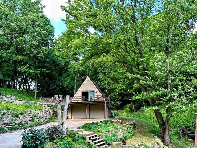 $325,000 | 1002 Tanglewood Drive, Mcgregor, IA 52157