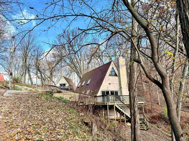 $325,000 | 1002 Tanglewood Drive, Mcgregor, IA 52157