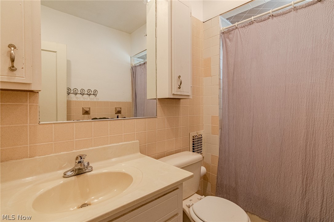 2396 Noble Road Cleveland Heights, OH 44121 - Photo 30 of 33