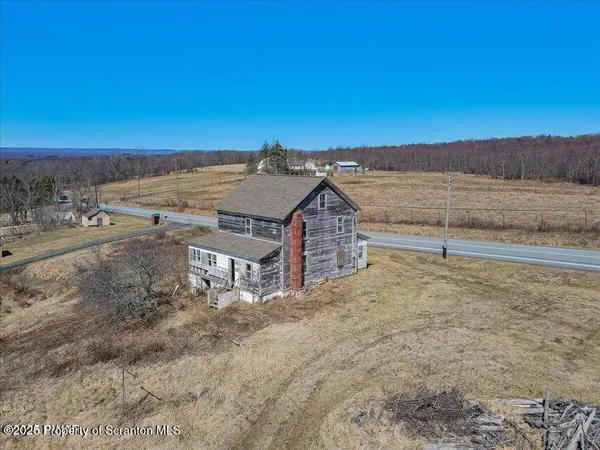 $325,000 | 1642 Hamlin Highway, Lake Ariel, PA 18436
