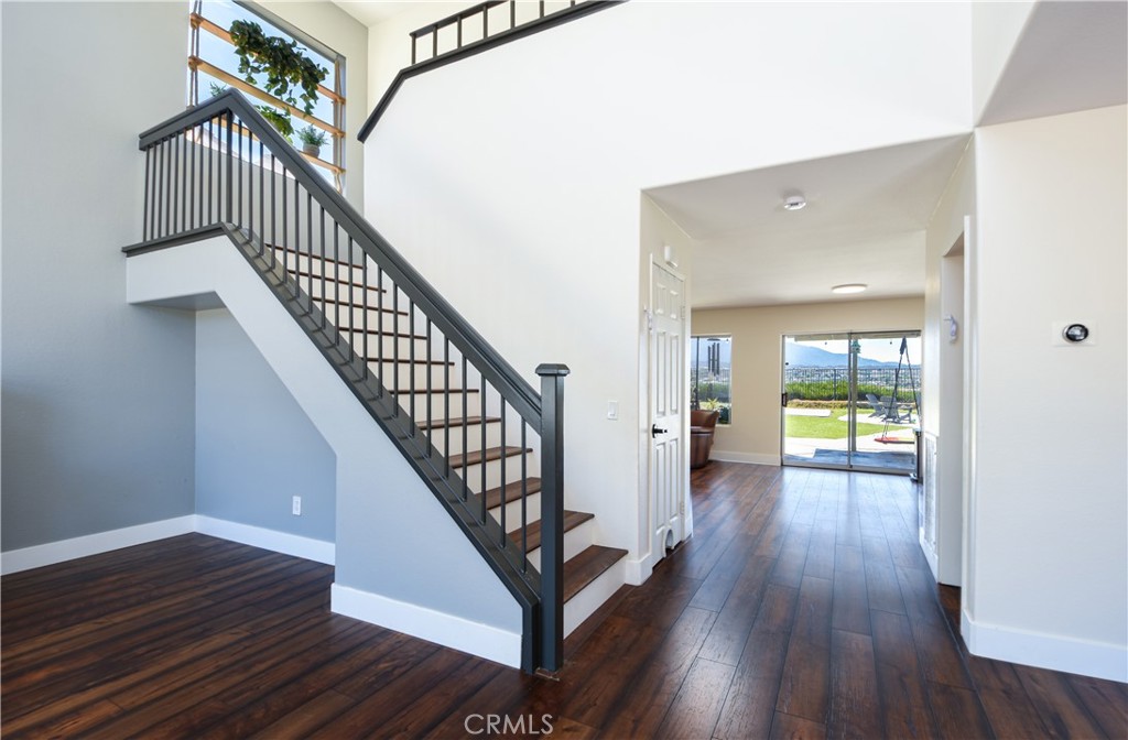 33239 Corte Yaca Temecula, CA 92592 - Photo 10 of 48 soaring ceilings