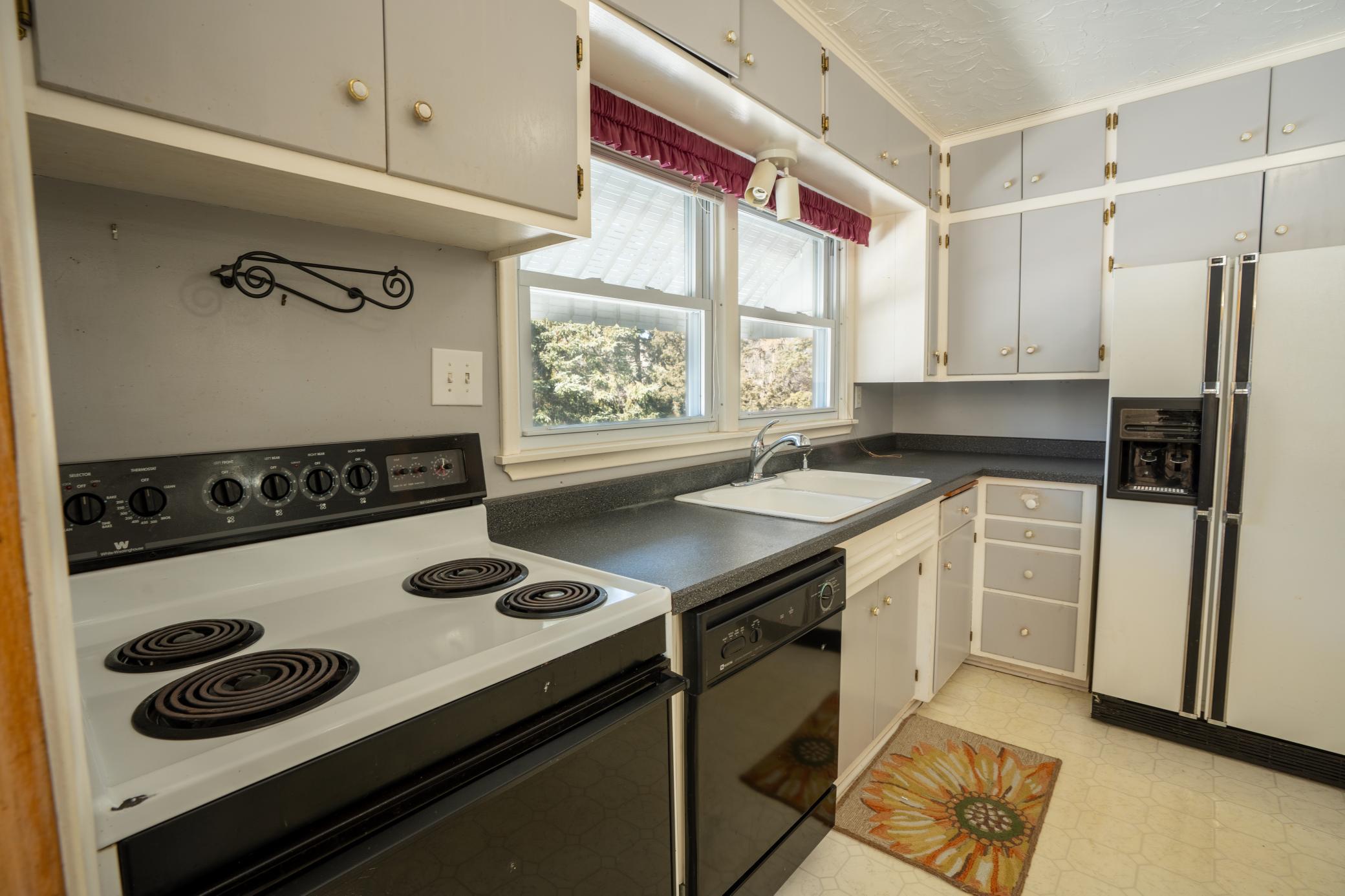 14408 Brunsvold Road Minnetonka, MN 55345 - Photo 6 of 51