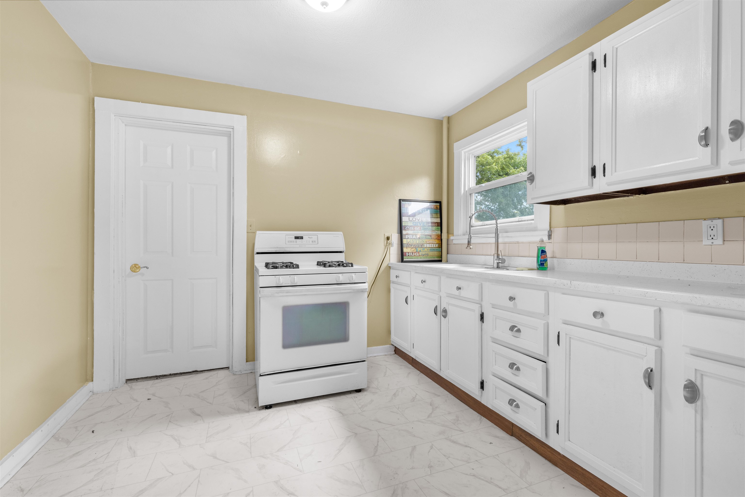 619 Fitch Road Rockford, IL 61109 - Photo 4 of 10 a kitchen with granite countertop white cabinets and white appliances