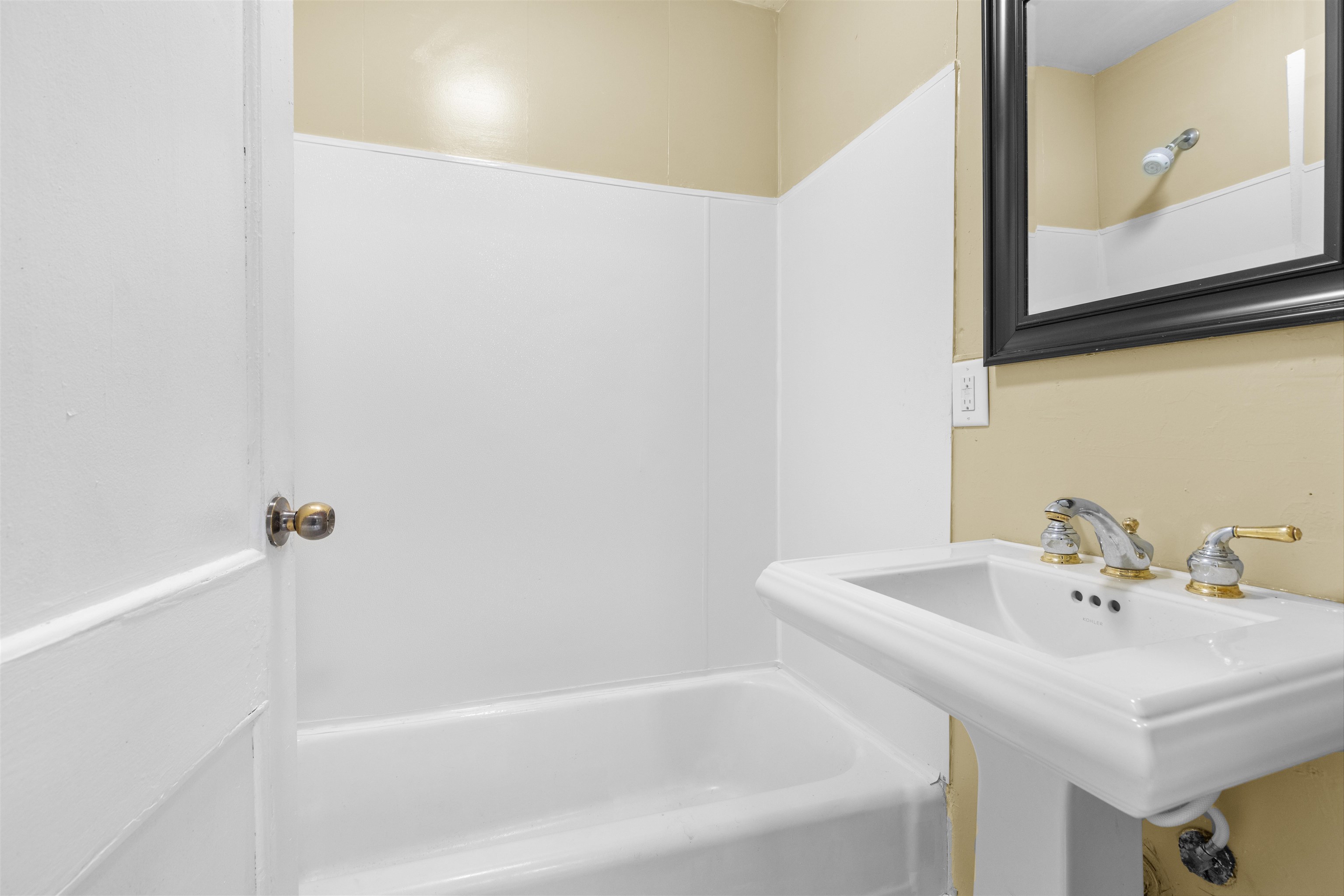 619 Fitch Road Rockford, IL 61109 - Photo 7 of 10 a white bath tub sitting next to a white sink