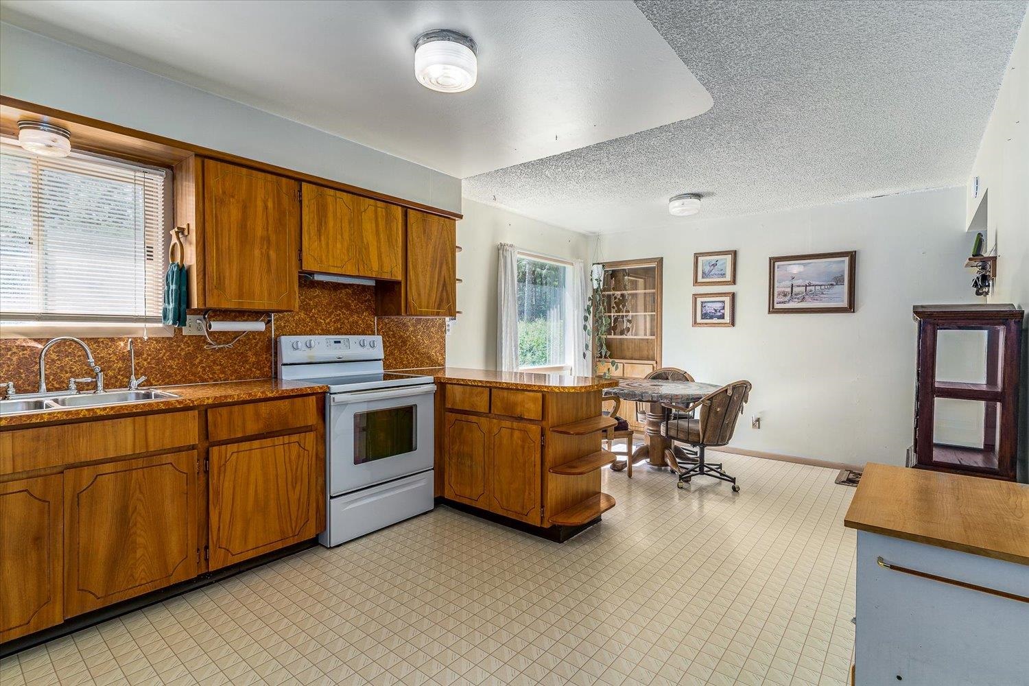 571 Clarks Road Newport, WA 99156 - Photo 7 of 32