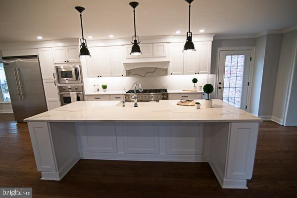 118 Jaffrey Road Malvern, PA 19355 - Photo 16 of 48 Kitchen Island