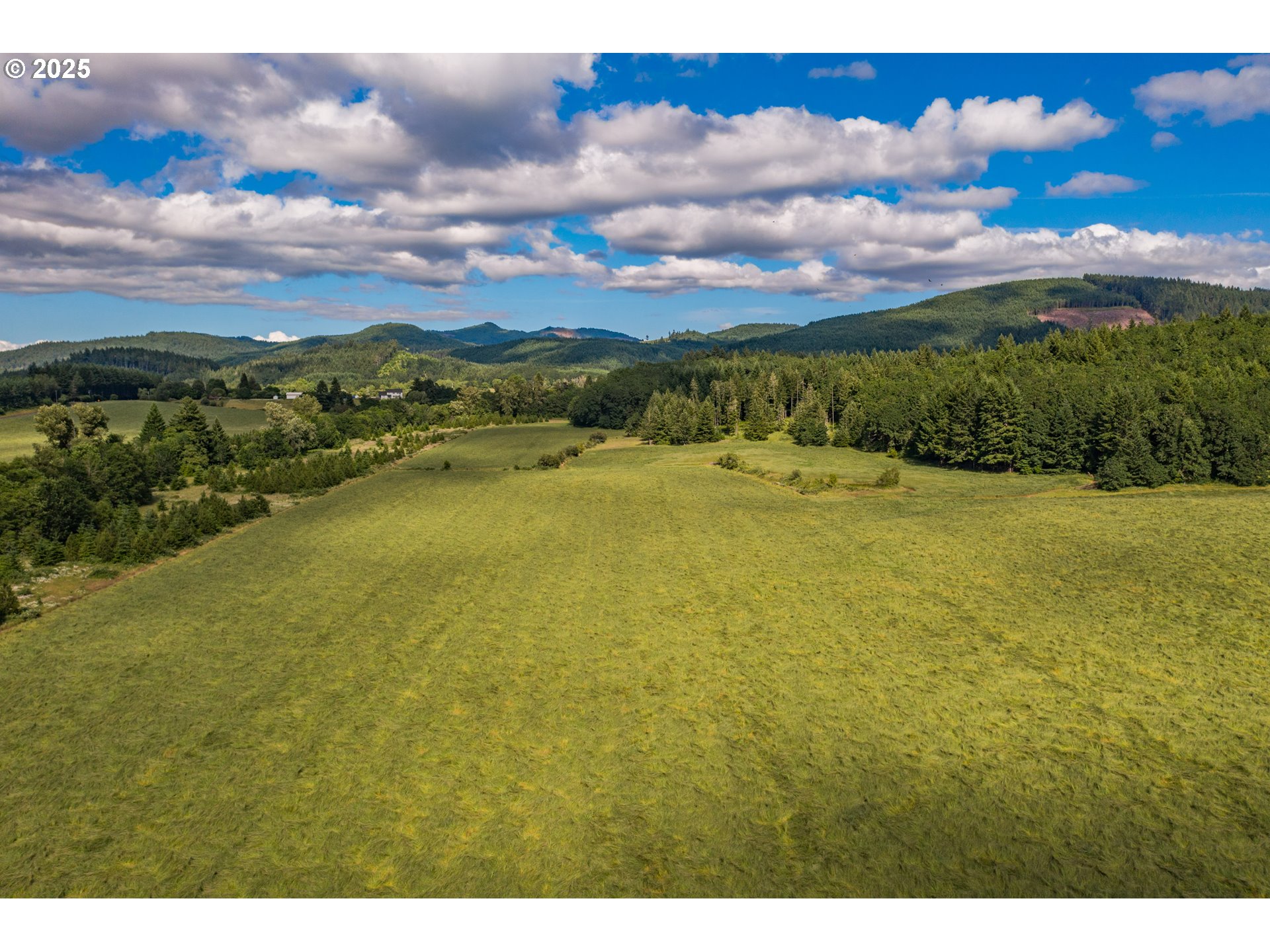 23380 Hoskins Road Philomath, OR 97370 - Photo 3 of 12 a view of an ocean and a mountain
