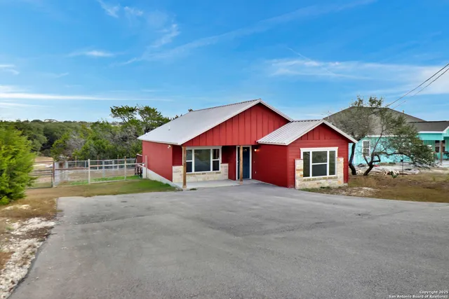 $1,700 | 2720 Golf Drive, Spring Branch, TX 78070