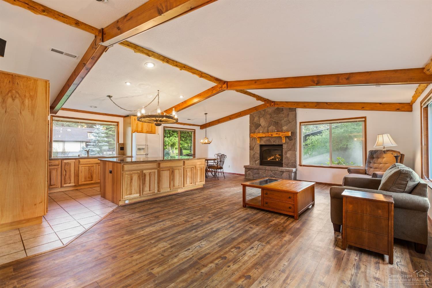 20372 Strawline Road Bend, OR 97702 - Photo 3 of 23 Additional Photo