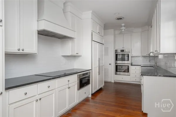 $3,195,000 | 25 West Perry Street, Savannah, GA 31401