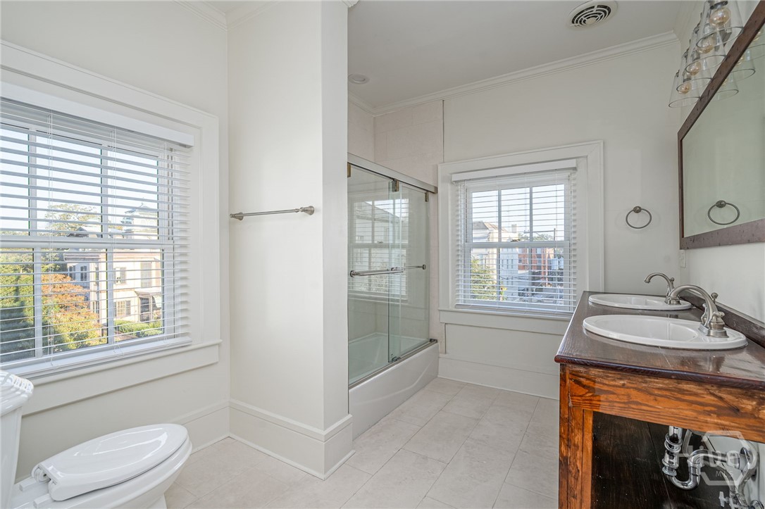 25 West Perry Street Savannah, GA 31401 - Photo 32 of 75 4th Floor Hall Bathroom