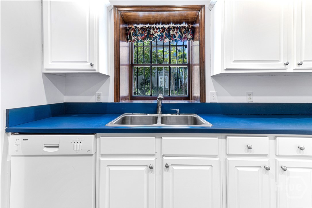 25 West Perry Street Savannah, GA 31401 - Photo 49 of 75 Garden Level Apartment