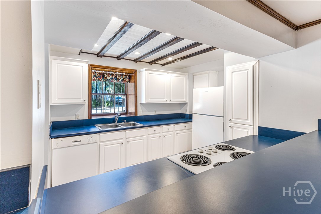 25 West Perry Street Savannah, GA 31401 - Photo 50 of 75 Garden Level Apartment