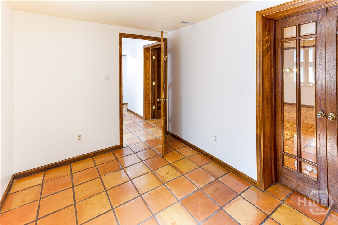 25 West Perry Street Savannah, GA 31401 - Photo 59 of 75 Garden Level Apartment