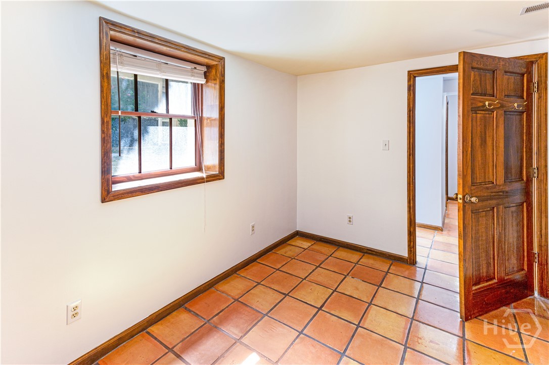 25 West Perry Street Savannah, GA 31401 - Photo 69 of 75 Garden Level Apartment