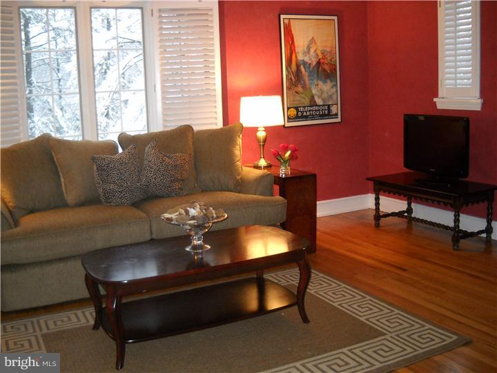 306 Chamounix Road Wayne, PA 19087 - Photo 4 of 18 Living Room