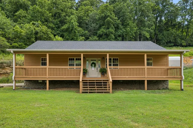a view of a house with a backyard