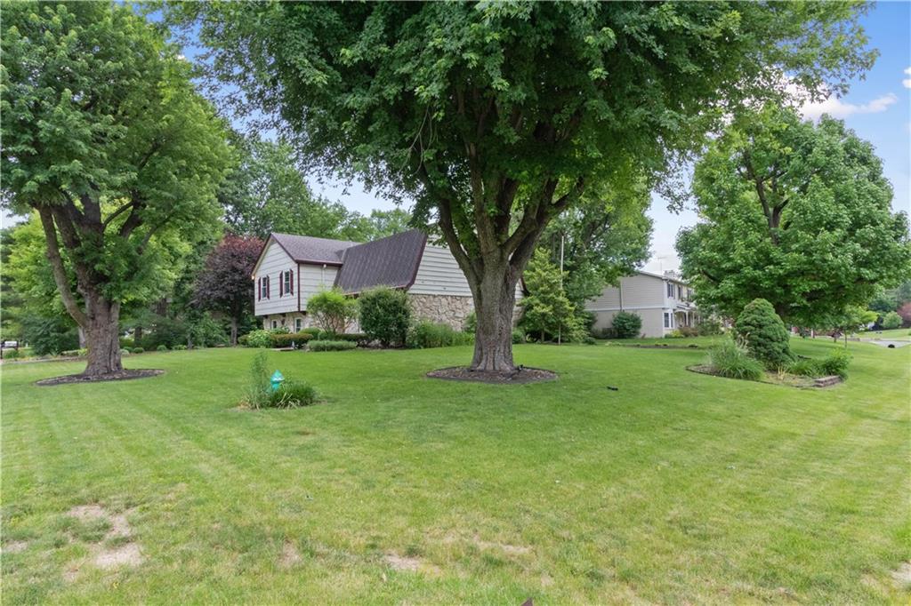 4607 Melbourne Road Indianapolis, IN 46228 - Photo 3 of 26 Gallery Image 3