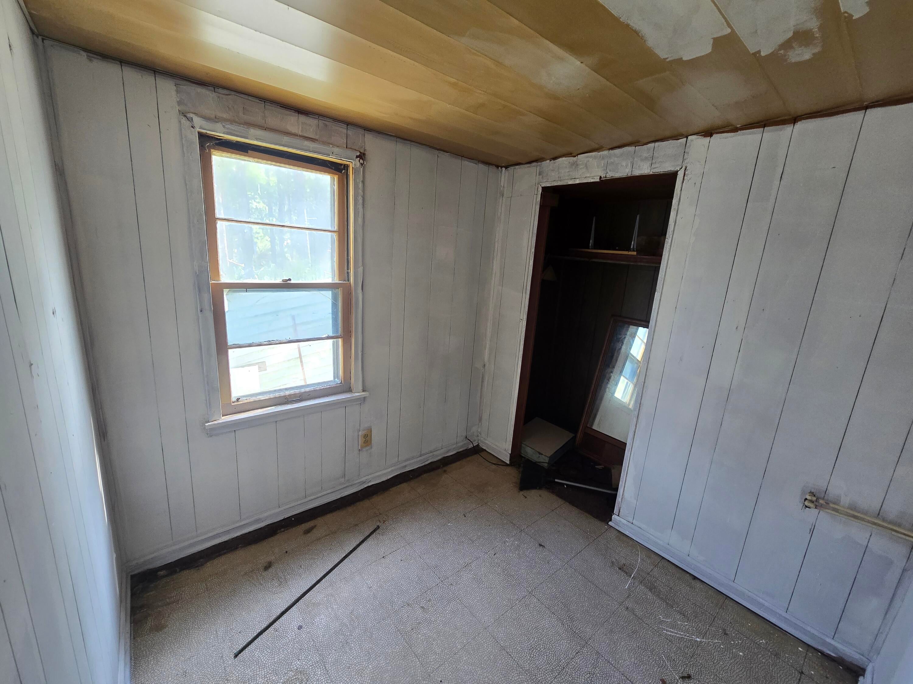 1046 Oak Ridge Street Mio, MI 48647 - Photo 14 of 23 20250910_122607