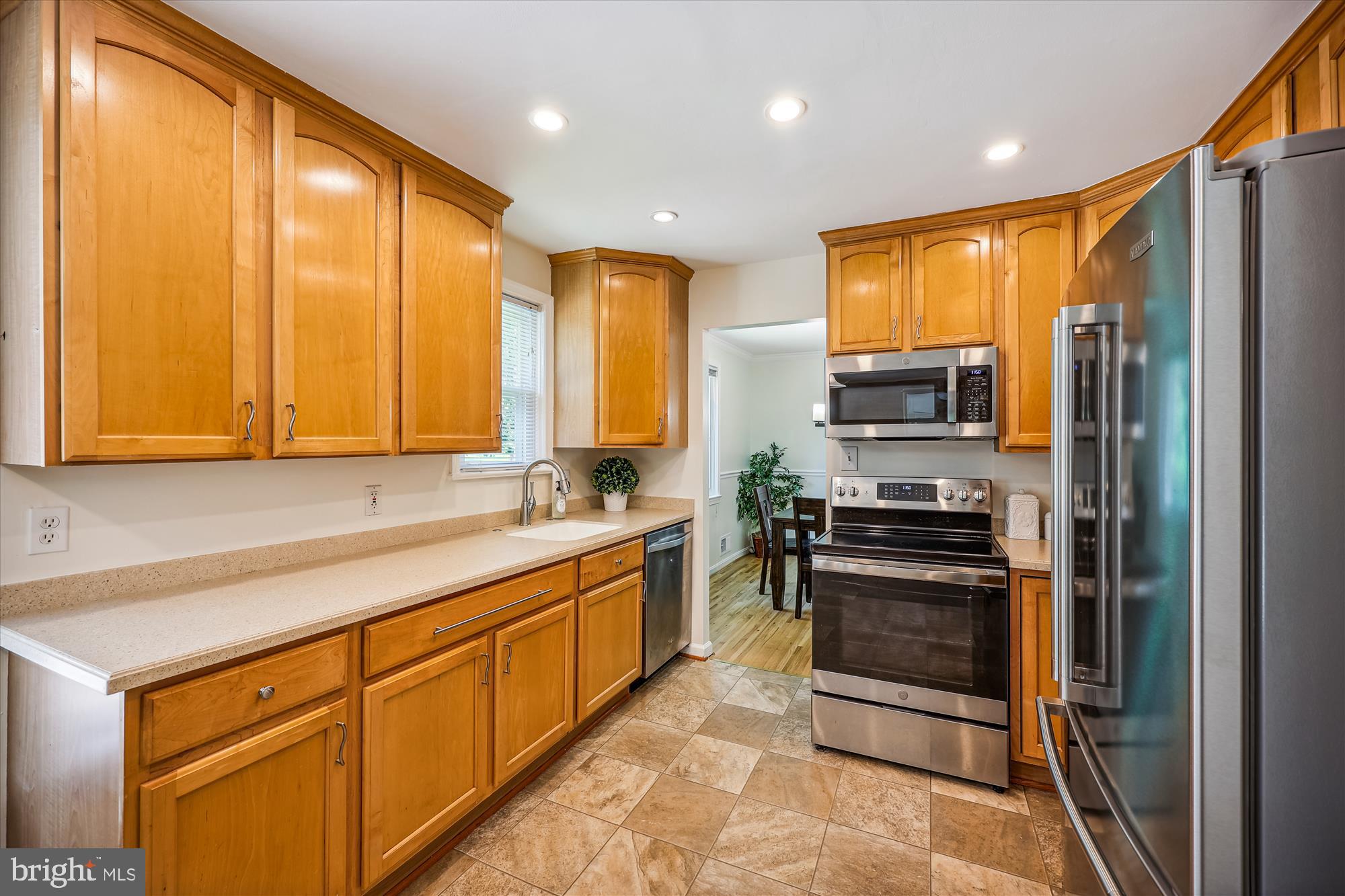 1816 Queensguard Road Silver Spring, MD 20906 - Photo 15 of 59 Eat- in kitchen