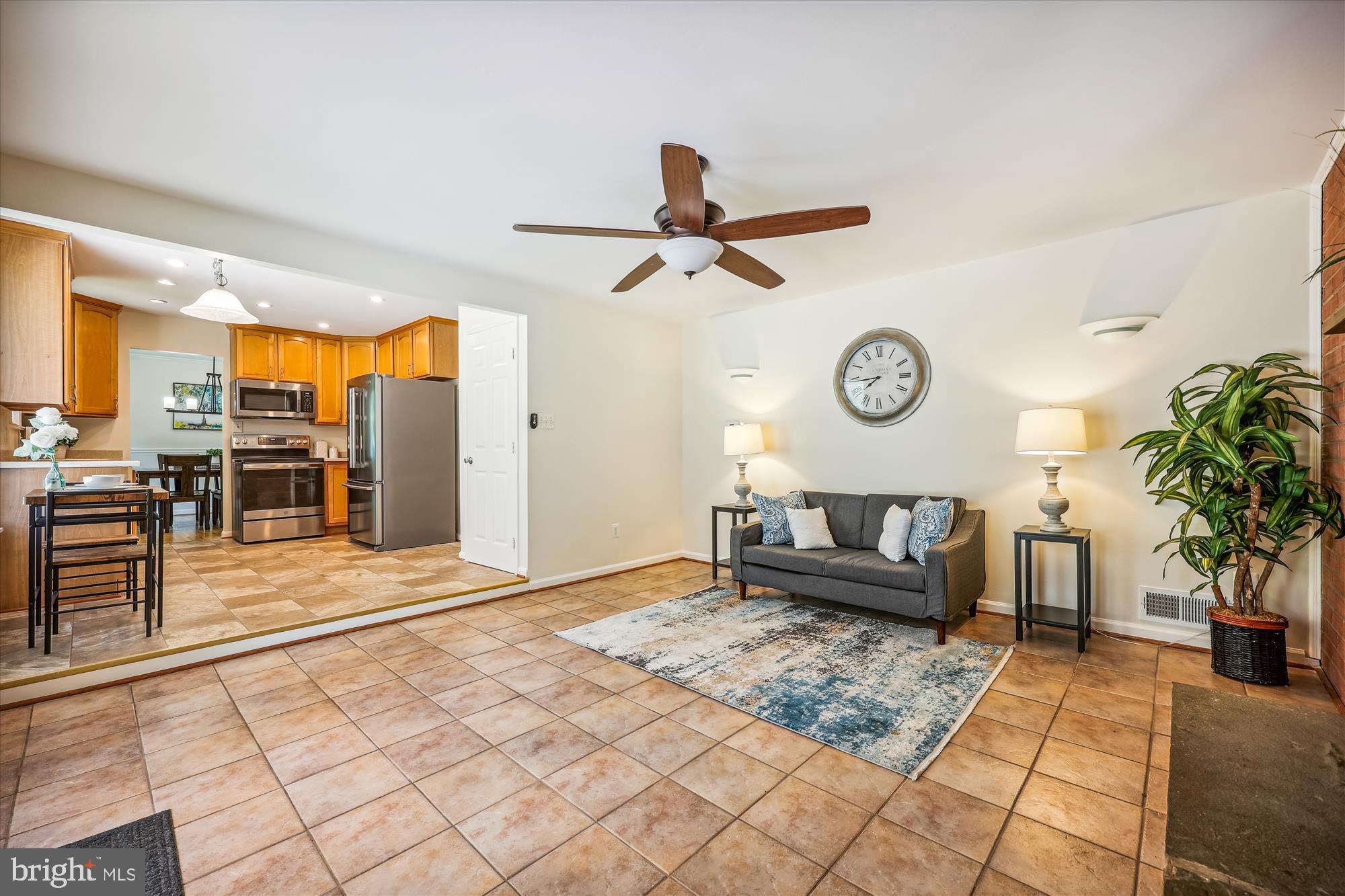 1816 Queensguard Road Silver Spring, MD 20906 - Photo 20 of 59 Family room