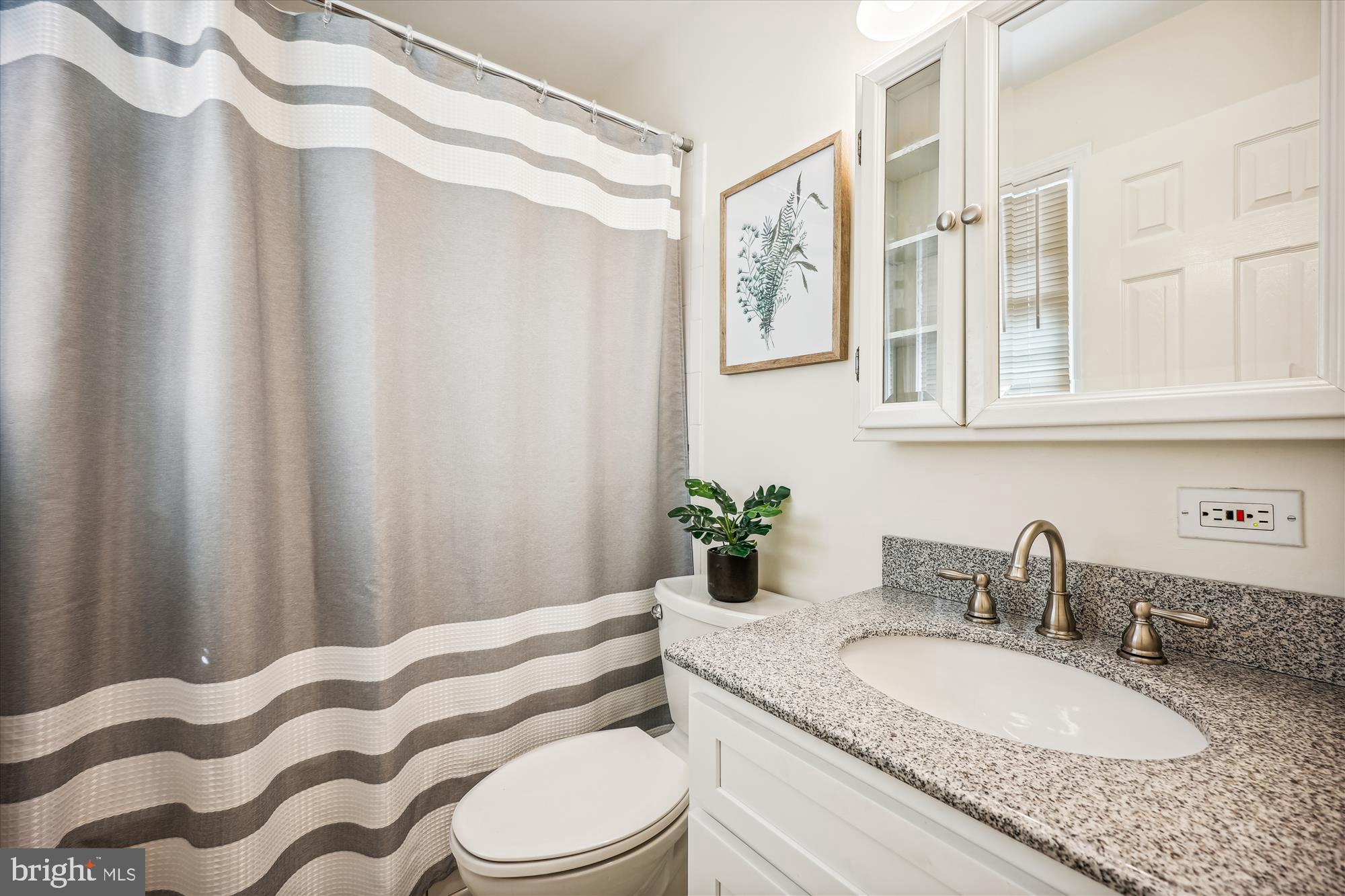 1816 Queensguard Road Silver Spring, MD 20906 - Photo 40 of 59 Upstairs hallway bathroom
