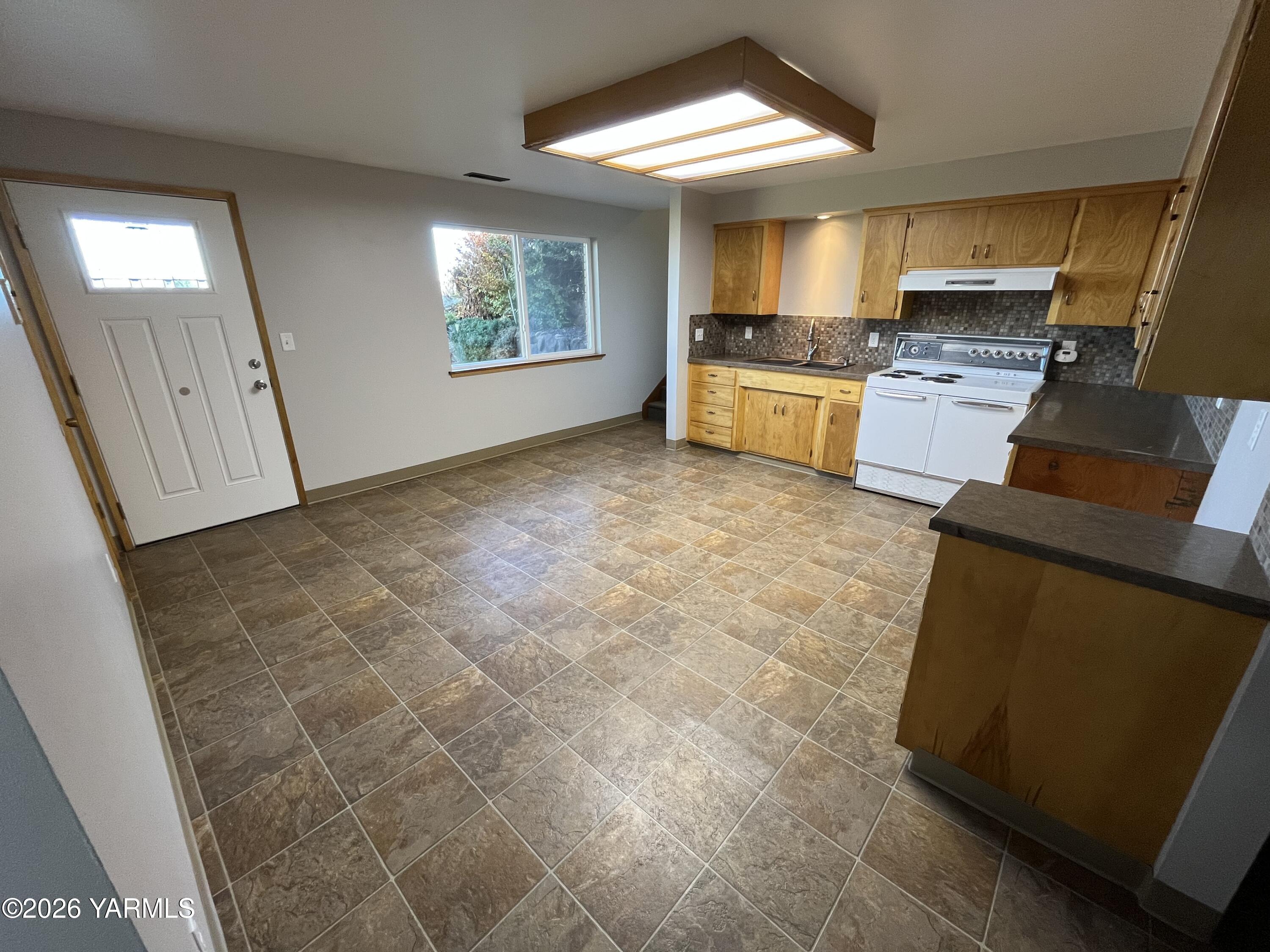 330 Parish Road Selah, WA 98942 - Photo 28 of 45 kitchen