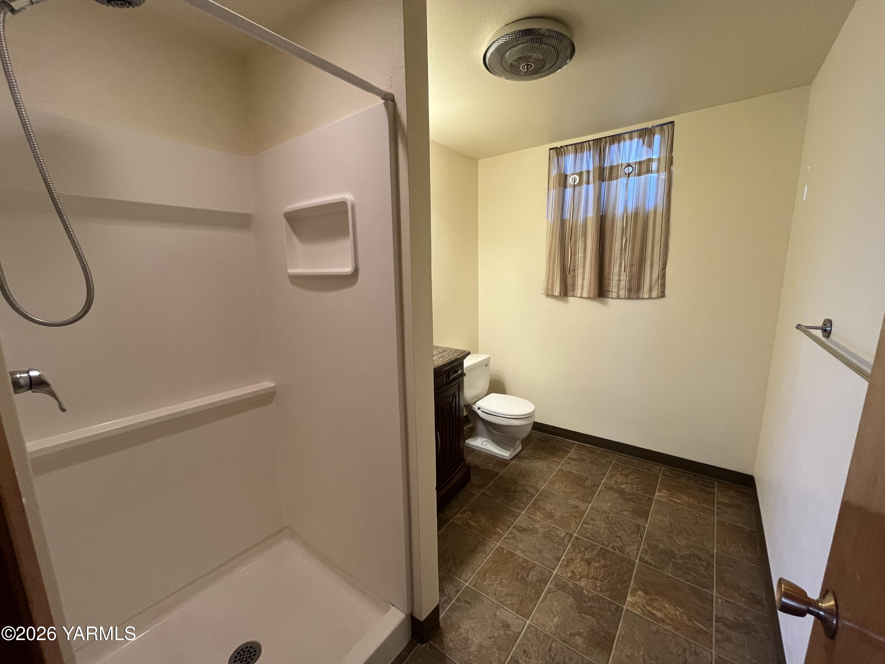 330 Parish Road Selah, WA 98942 - Photo 31 of 45 bath