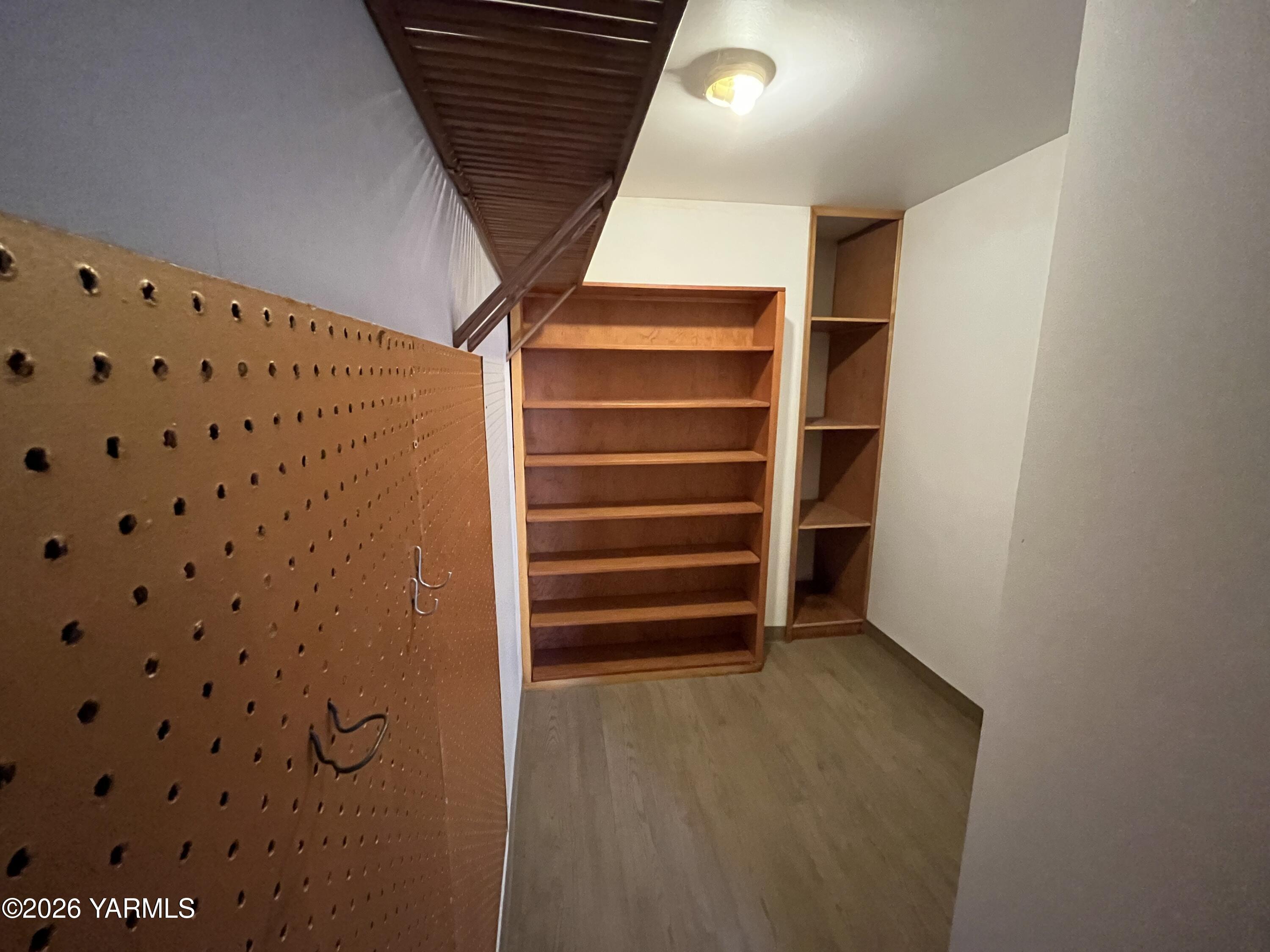 330 Parish Road Selah, WA 98942 - Photo 36 of 45 storage