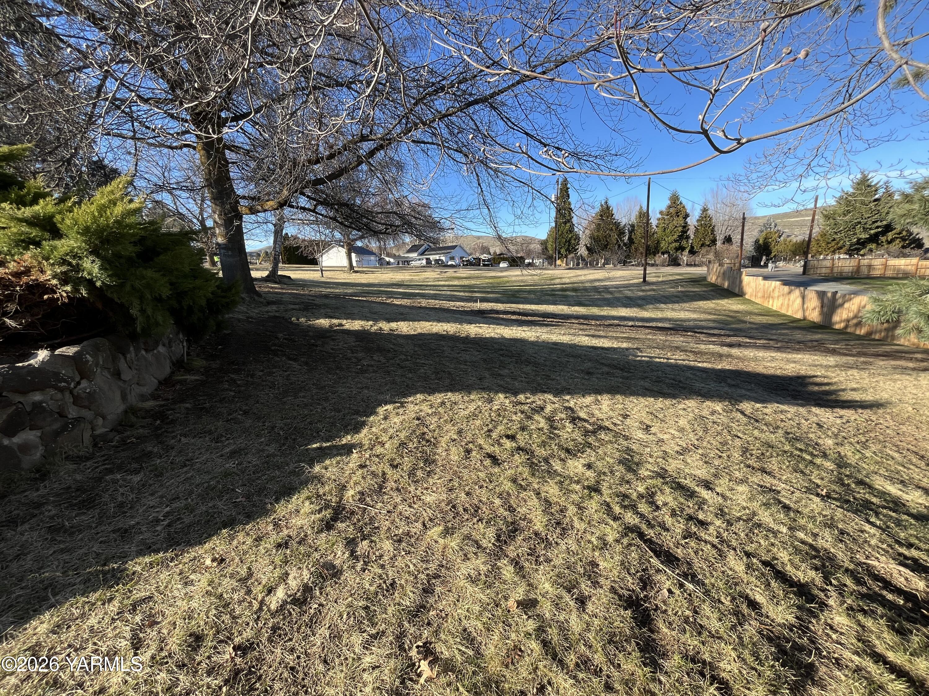 330 Parish Road Selah, WA 98942 - Photo 38 of 45 yard