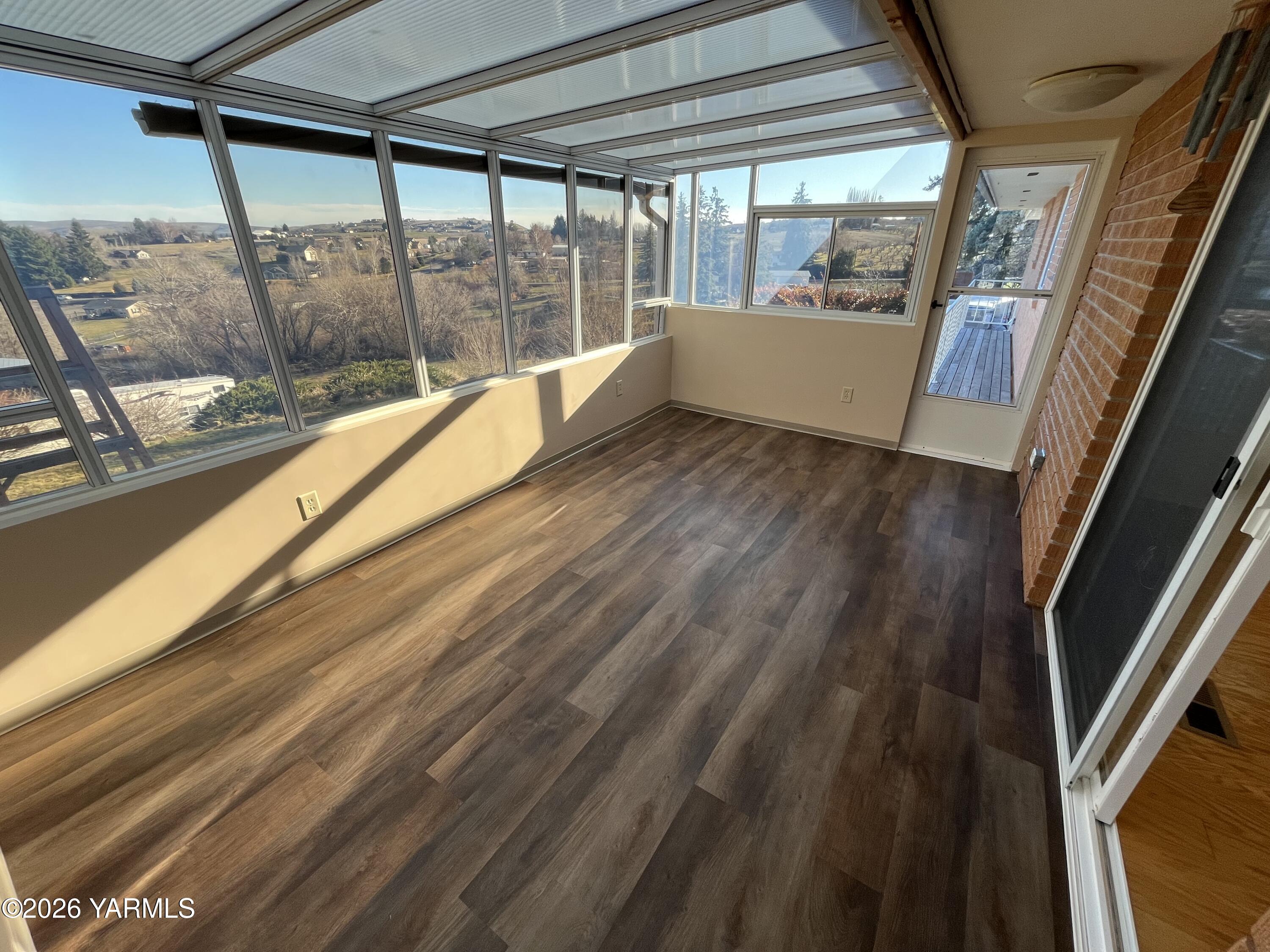 330 Parish Road Selah, WA 98942 - Photo 8 of 45 seasonal room