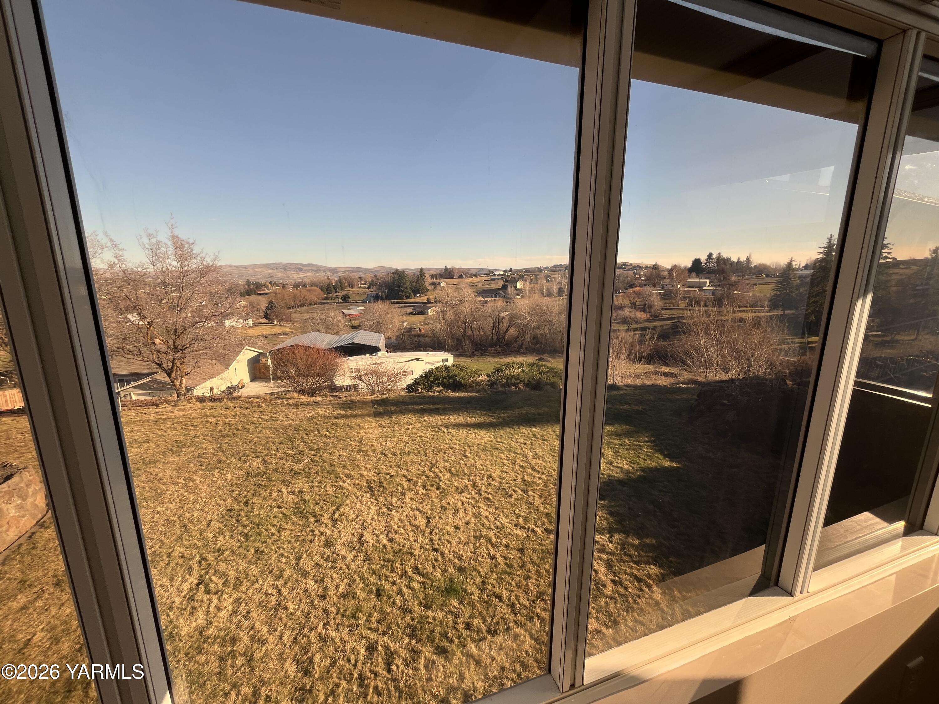 330 Parish Road Selah, WA 98942 - Photo 9 of 45 view from seasonal room