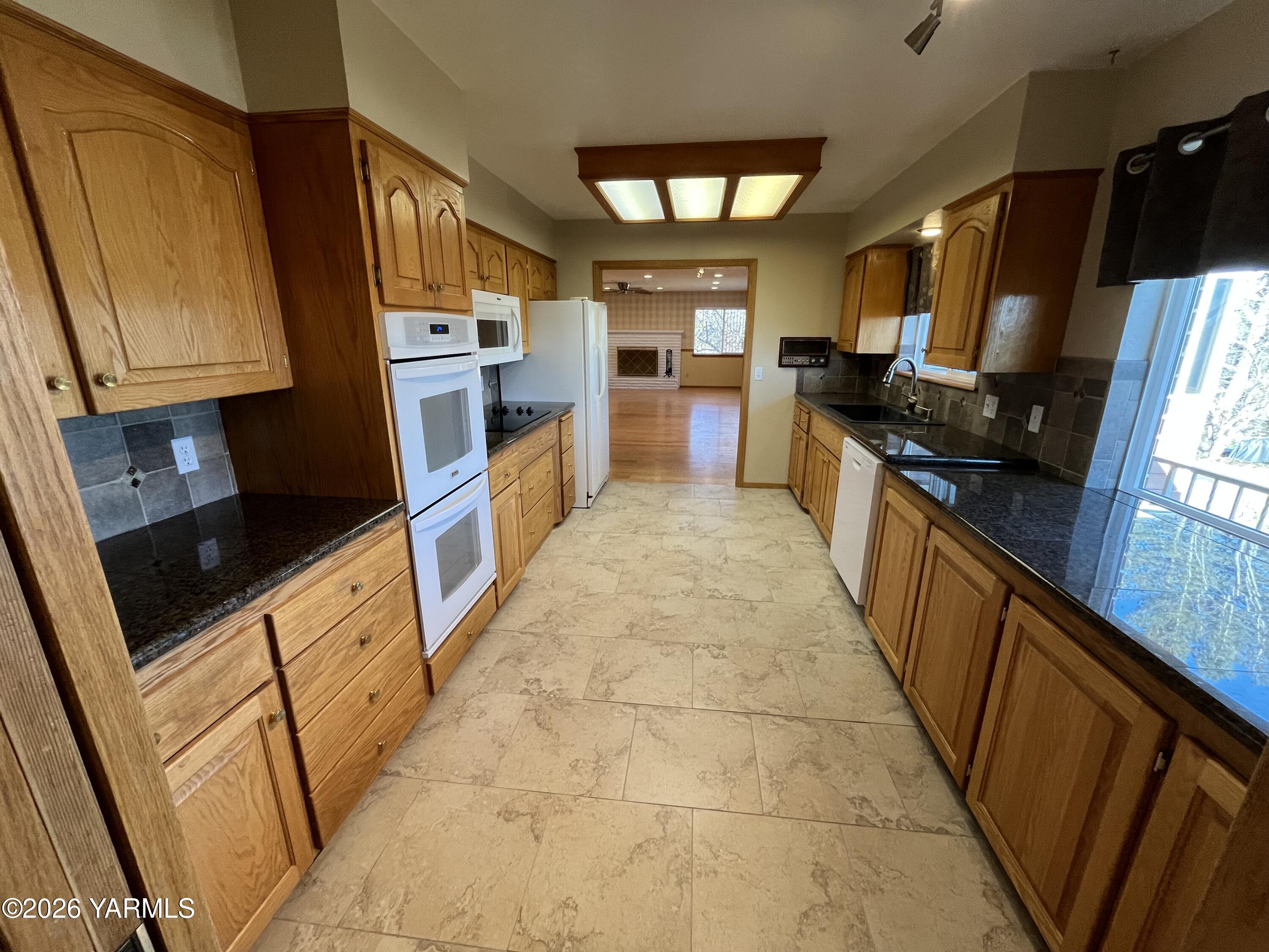 330 Parish Road Selah, WA 98942 - Photo 10 of 45 galley kitchen