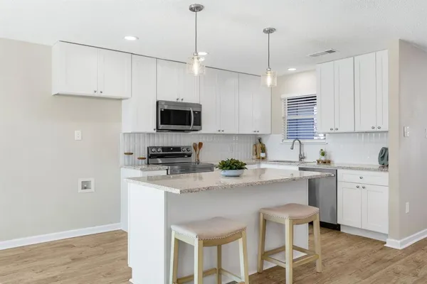 $2,500 | 714 Pleasant Valley Road, Garland, TX 75040