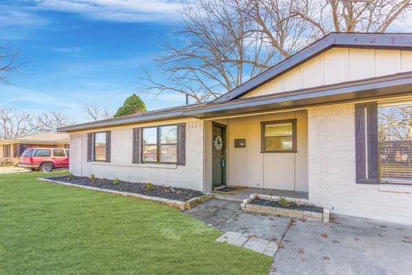 $2,500 | 714 Pleasant Valley Road, Garland, TX 75040