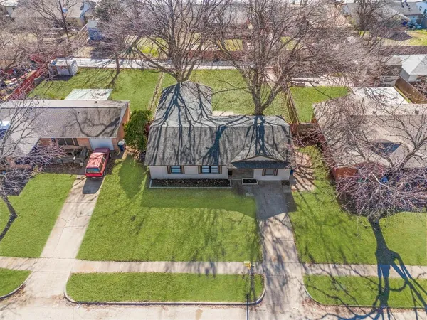 $2,500 | 714 Pleasant Valley Road, Garland, TX 75040