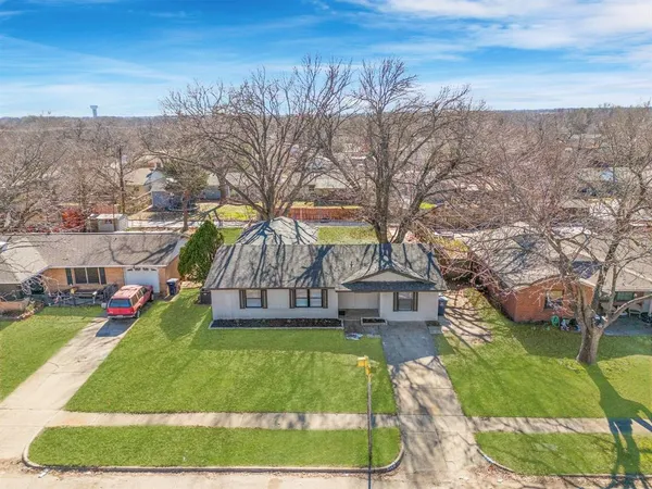 $2,500 | 714 Pleasant Valley Road, Garland, TX 75040