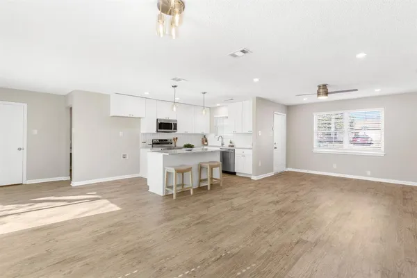 $2,500 | 714 Pleasant Valley Road, Garland, TX 75040