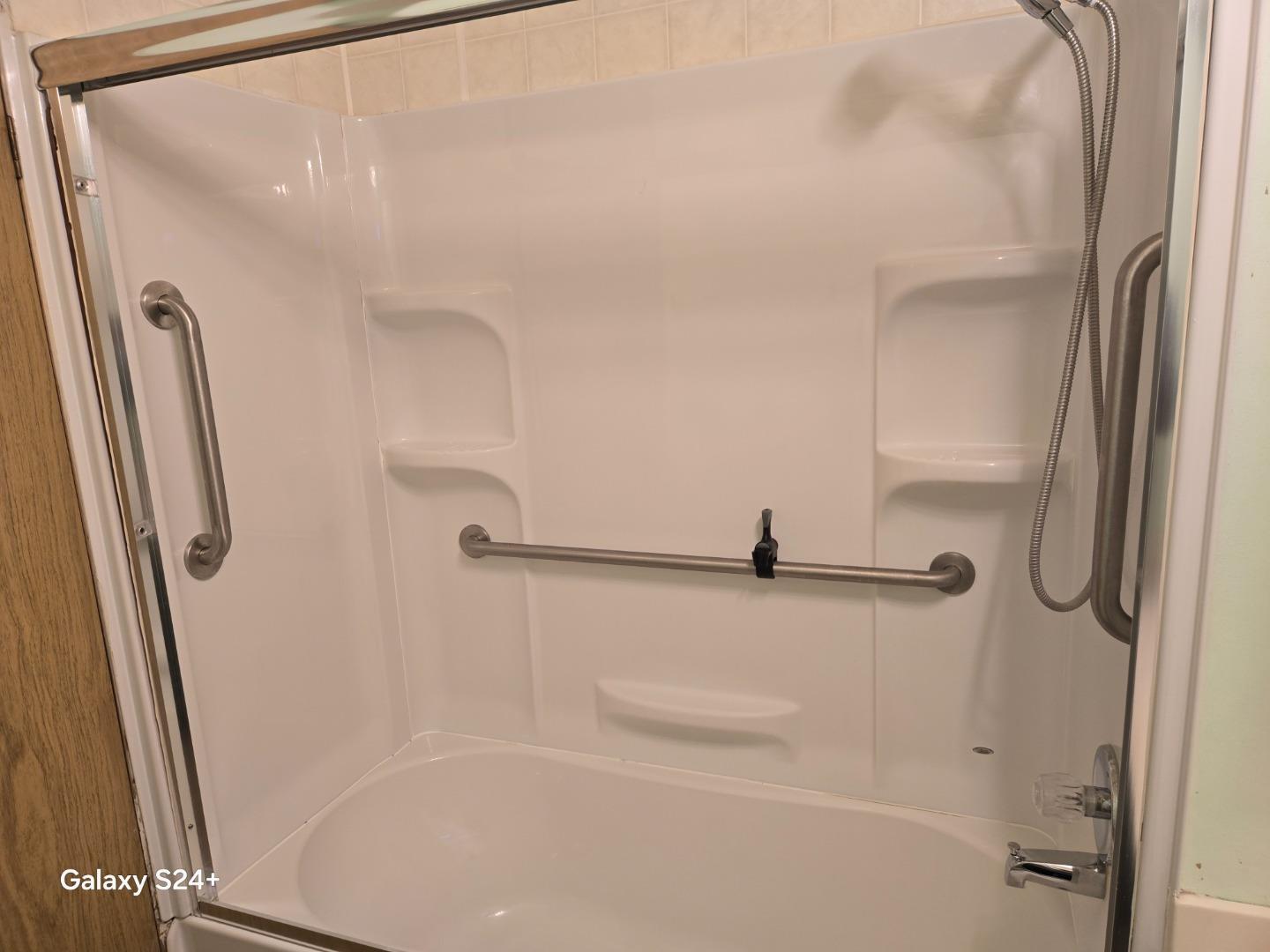 195 Blossom Hill Road, Unit 290 San Jose, CA 95123 - Photo 18 of 28 a bathroom with a shower