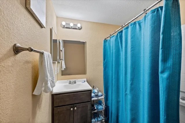 $2,400 | 2823 Avenue Q, Unit A, Galveston, TX 77550