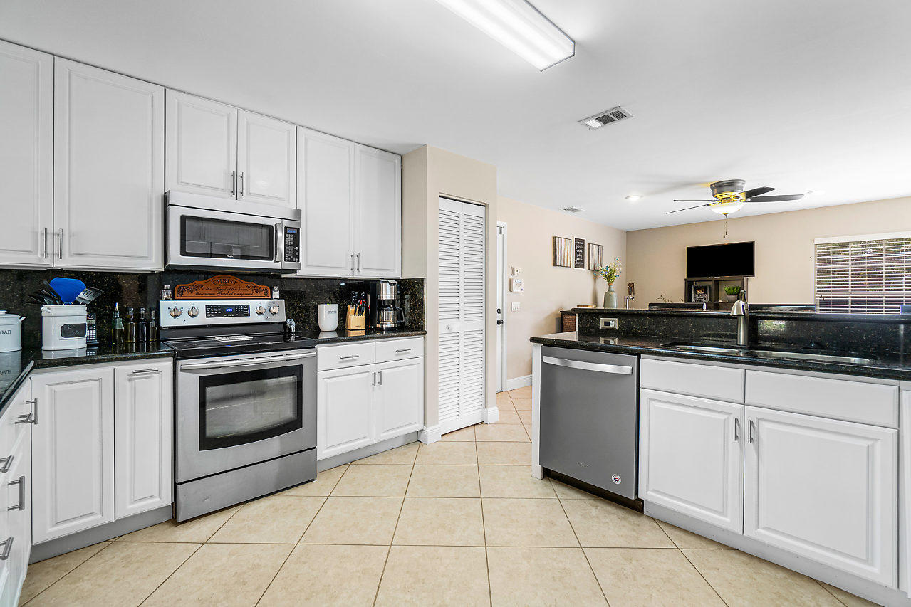 10610 Wheelhouse Circle Boca Raton, FL 33428 - Photo 14 of 58 012-10610WheelhouseCir-BocaRaton-FL-smal