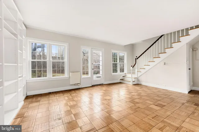 $489,000 | 1455 Martha Custis Drive, Alexandria, VA 22302