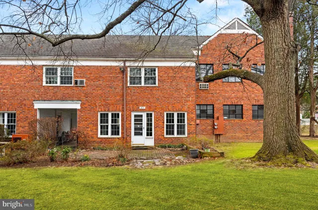 $489,000 | 1455 Martha Custis Drive, Alexandria, VA 22302