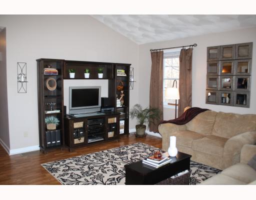 263 Chestnut Street Woonsocket, RI 02895 - Photo 3 of 12 Living Room.