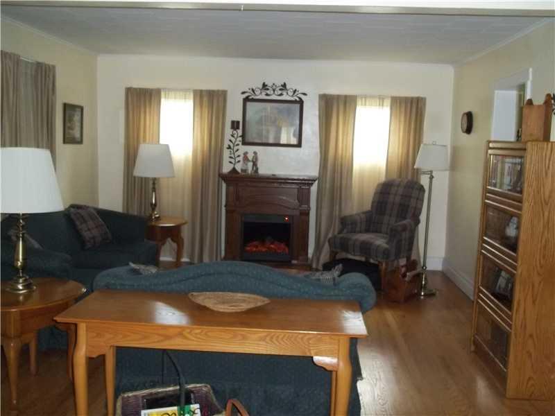 139 Eutsey Road Mount Pleasant, PA 15666 - Photo 7 of 7 Living Room.